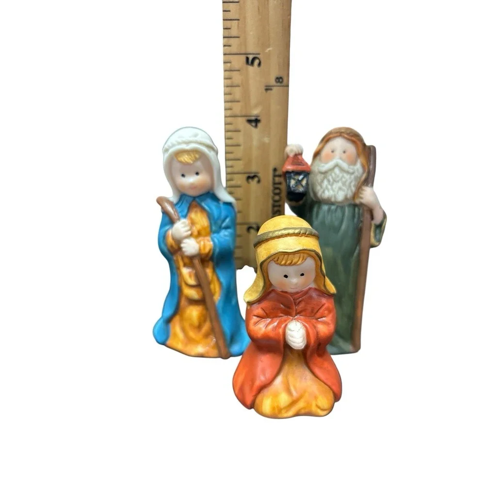 Home for The Holidays 2003 Set of 7 Porcelain Nativity Figurines‎ & Stable + Box